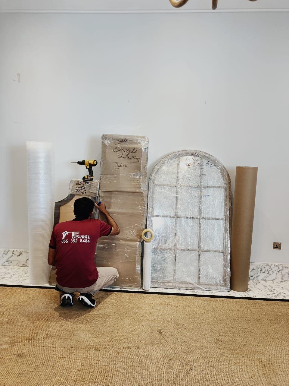 Loading and unloading crew - international movers in Al Jaddaf